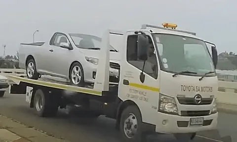 Xuất hiện nguyên mẫu xe bán tải Toyota Corolla trên đường phố