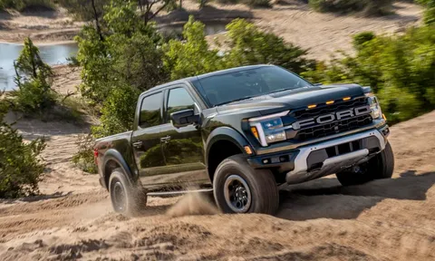"Đàn anh" Ford Ranger sẽ có bản hiệu suất cao với động cơ mạnh hơn 700 mã lực