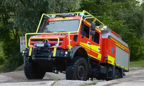 Cận cảnh dàn xe cứu hỏa Mercedes bao "ngầu", có thể thích nghi với nhiều loại địa hình