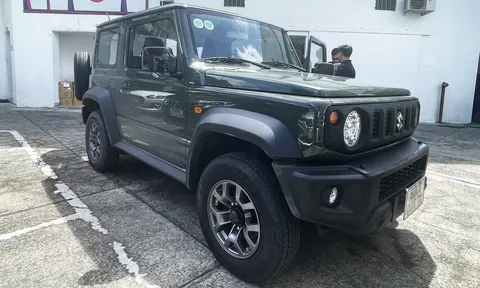 Cận cảnh Suzuki Jimny chính hãng tại đại lý, đếm ngược ngày ra mắt khách Việt