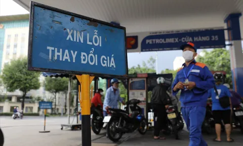 Giá xăng tăng lần thứ 7 liên tiếp: Xăng RON 95 tiệm cận ngưỡng 26.000đ/lít