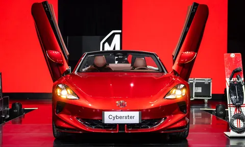Xe thể thao MG Cyberster chính thức lộ diện tại Việt Nam với cửa cắt kéo giống Lamborghini