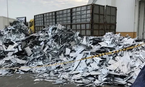 "Tuồn" phế liệu ra ngoài để bán kiếm lời, 7 nhân viên nhà máy VinFast bị bắt tạm giam