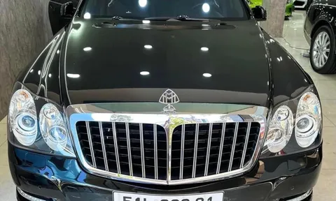 Biển tứ quý độc nhất 000.01 tìm được bến đỗ bên siêu xe hàng hiếm Maybach 62S