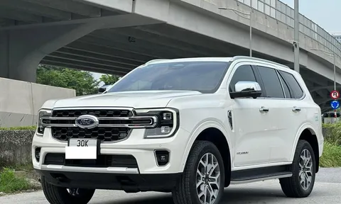 Ford Everest 2023 "lỗ" khó tin khi mới chạy 3.000 km
