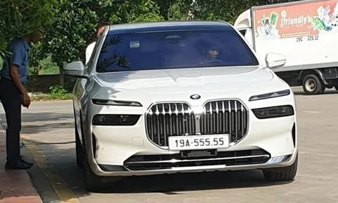Biển số ngũ quý 19A-555.55 giá 2.7 tỷ chính thức gắn lên BMW 7-Series sương sương 5 tỷ đồng