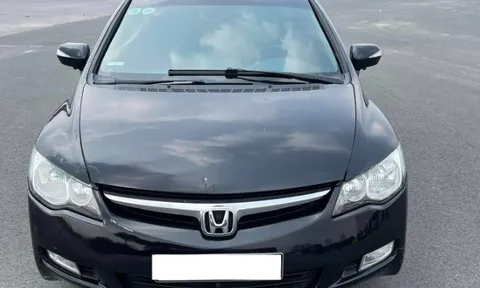 Honda Civic chạy gần 15 năm với nội ngoại thất vẫn còn "ngon chán", rao bán với mức giá rẻ bất ngờ