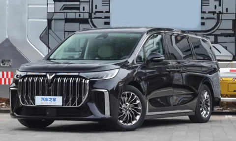 MPV Trung Quốc mang phong cách Rolls-Royce nhận về 4.000 đơn đặt hàng trong ngày đầu mở bán