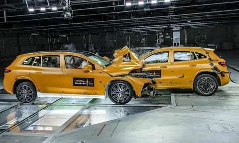 Mercedes-Benz chứng minh độ an toàn của ô tô điện bằng thử nghiệm không ai ngờ tới
