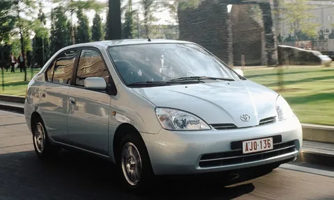 Xe Toyota quá bền, hãng phải giục khách đổi xe vì đã lăn bánh hơn 25 năm