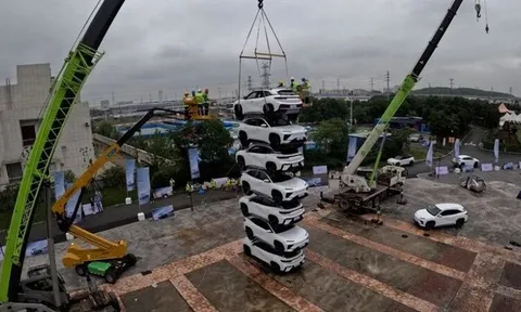 Mãn nhãn với màn test độ bền có "1 0 2" của hãng xe sắp quay trở lại Việt Nam