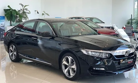 Honda Accord giảm trực tiếp 250 triệu, rẻ hơn cả đối thủ Toyota Camry