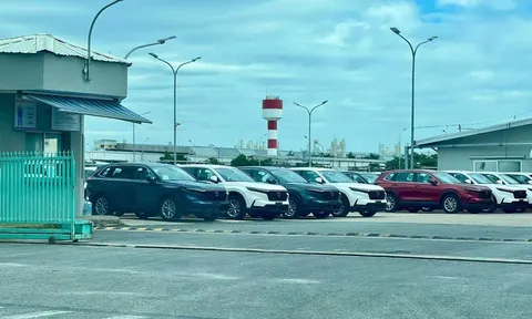 Honda CR-V 2024 ồ ạt về nhà máy, xuất hiện chi tiết khác phiên bản Thái Lan
