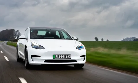 Tesla bị điều tra về báo cuộc quảng cao sai tự thật về vi hoạt động của xe điện