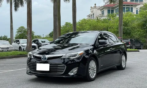 Hàng hiếm Toyota Avalon 9 năm tuổi "ngã giá" chỉ bằng đàn em Camry mới