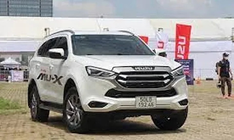 Isuzu mu-X giảm giá gần 200 triệu đồng rẻ ngang SUV cỡ B, hớt khách của Ford Everest?