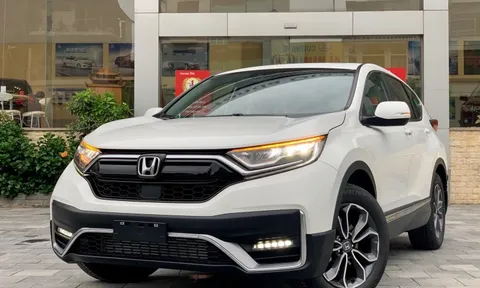Honda CR-V đời cũ giảm giá cực sâu tại đại lý để xả hàng tồn