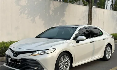 Toyota Camry bay nhẹ nửa tỷ đồng sau hơn 1 năm lăn bánh