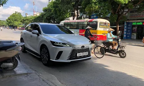 Trúng đấu giá biển số xe tứ quý 9 chỉ 120 triệu, đại gia Thanh Hóa tậu ngay Lexus RX350 để gắn biển