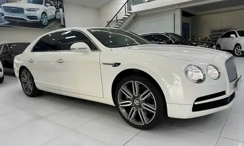 Xe chủ tịch Bentley Flying Spur V8 bay nhẹ 6 tỷ khi vừa chạy lướt 27.000 km