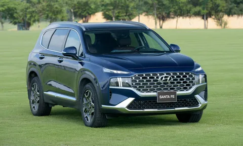 Giảm giá sập sàn, anh em Hyundai Tucson - SantaFe dắt tay nhau gia nhập "bảng vàng" của tháng