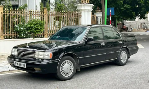 Biển số "siêu vip" ngũ quý 8 đấu giá hơn 15 tỷ đồng gắn lên xe Toyota huyền thoại