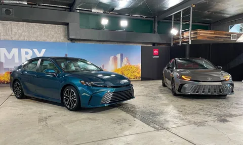 Loạt ảnh ngoài đời thực của Toyota Camry 2025 vừa ra mắt