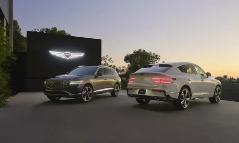 Genesis nhá hàng bộ đôi GV80 và GV80 Coupe mới với màn hình "siêu to khổng lồ"