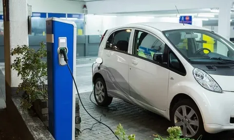 Doanh số bán xe hybrid tăng vọt ở Trung Quốc, mối đe dọa mới cho các nhà sản xuất ô tô nước ngoài
