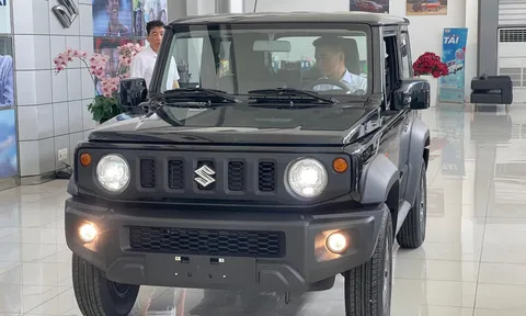 Cận cảnh Suzuki Jimny tại đại lý Việt: Chưa chốt thời điểm ra mắt, chưa có xe giao cho khách hàng