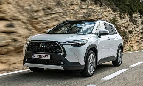 Toyota Corolla Cross bản 7 chỗ dùng chung khung gầm Innova Cross "rộng cửa" về Việt Nam