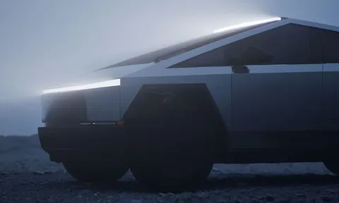 Bán tải 'lập dị' Tesla Cybertruck bắt đầu giao hàng với giá khởi điểm 60,990 USD
