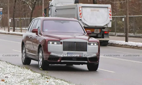 Rolls-Royce Cullinan hé lộ phiên bản nâng cấp với diện mạo được tinh chỉnh