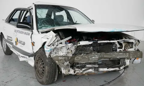Ngỡ ngàng về độ an toàn của chiếc Mitsubishi 30 năm tuổi