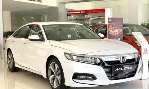 Honda Accord "chạm đáy" với ưu đãi hơn 200 triệu, ngang ngửa Toyota Camry bản thấp nhất