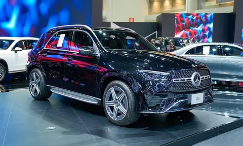 Loạt ảnh nét căng của Mercedes-Benz GLE 300 2024 ngoài đời thực: Diện mạo mới, sức sống mới