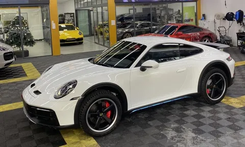 Porsche 911 Dakar thứ 3 về Việt Nam với màu sơn trắng vừa đơn giản vừa "chất"