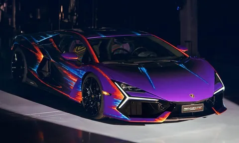 Chiêm ngưỡng màu sơn "không giống ai" của Lamborghini Revuelto