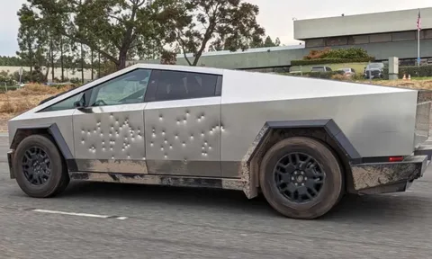 Thợ sửa xe bày tỏ sự lo sợ trước bán tải "lập dị của Tesla