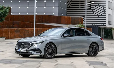Mercedes E-Class 2024 lột xác toàn diện trước thềm ra mắt, tập trung vào công nghệ kỹ thuật số