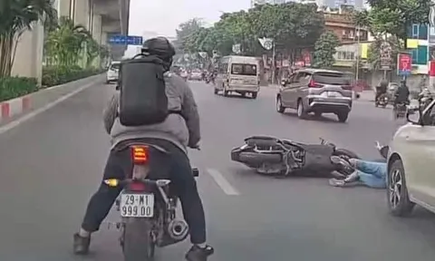 Bất bình trước hành vi của thanh niên lái môtô húc ngã phụ nữ rồi bỏ chạy