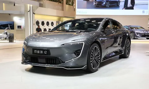 Xe điện Trung Quốc dùng camera làm gương chiếu hậu chính thức giao xe tới tay khách hàng