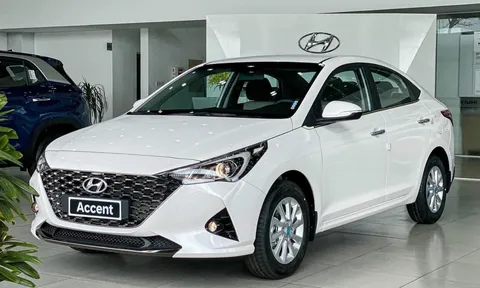 Hyundai Elantra lần đầu chạm đáy 529 triệu, rẻ hơn cả đàn em Accent