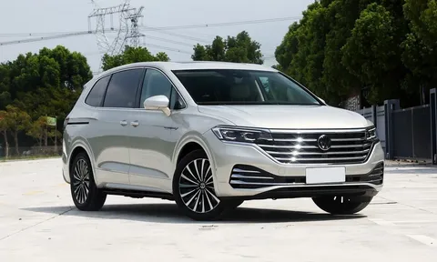 Đối thủ cạnh tranh KIA Carnival - Volkswagen Viloran bất ngờ"nhá hàng" trước ngày ra mắt