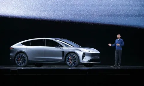 Nio ET9 - xe điện hạng sang Trung Quốc ra mắt với khả năng sạc 5 phút di chuyển hơn 250 kilomet