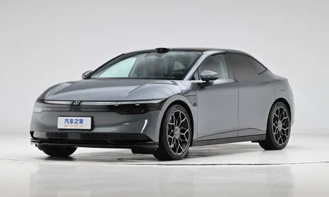 Xe điện Zeekr 007 chính thức xuất xưởng: Giá quy đổi từ 763 triệu đồng, di chuyển 870 km mỗi lần sạc