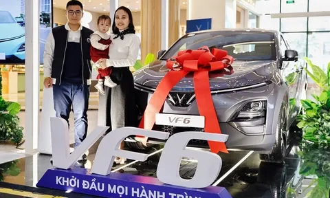 Lô xe điện VinFast VF6 đầu tiên được bàn giao tới khách hàng