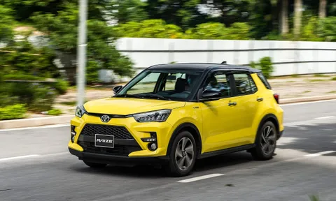 Giá Toyota Raize giảm kỷ lục xuống dưới 500 triệu đồng, quyết "giành" khách từ KIA Sonet