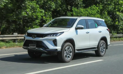 Toyota Fortuner tại Việt Nam bổ sung trang bị, giảm giá đến cả trăm triệu đồng