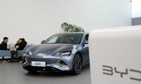 BYD bán hơn 3 triệu xe trong năm 2023, soán ngôi "Top 1 xe điện" của Tesla